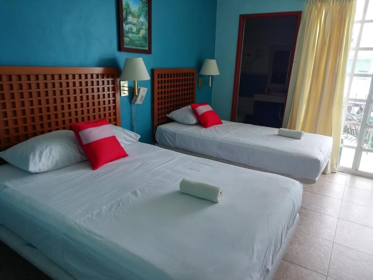 Hotel Gandhi Четумал Екстериор снимка
